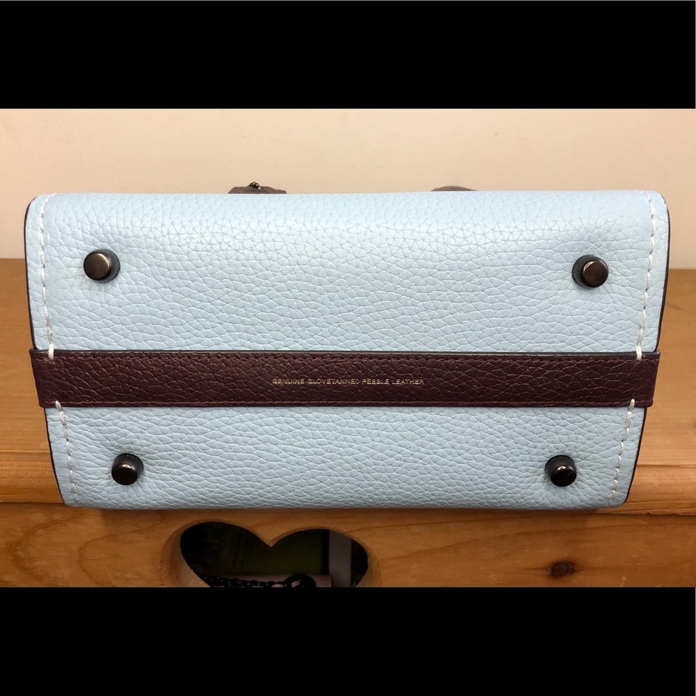 S⭕️LD‼️Coach Cashin Carry Tote 22 In Colorblock Waterfall Multi - Picture 6 of 12